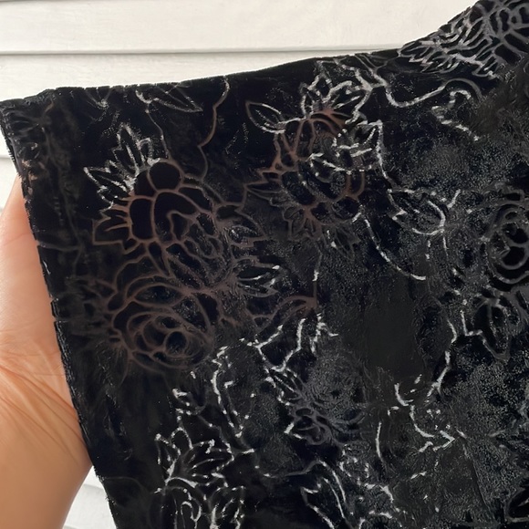 SPRING & CLIFTON BLACK TUNIC VELVET BURNOUT FLORAL SLEEVES - Picture 4 of 4